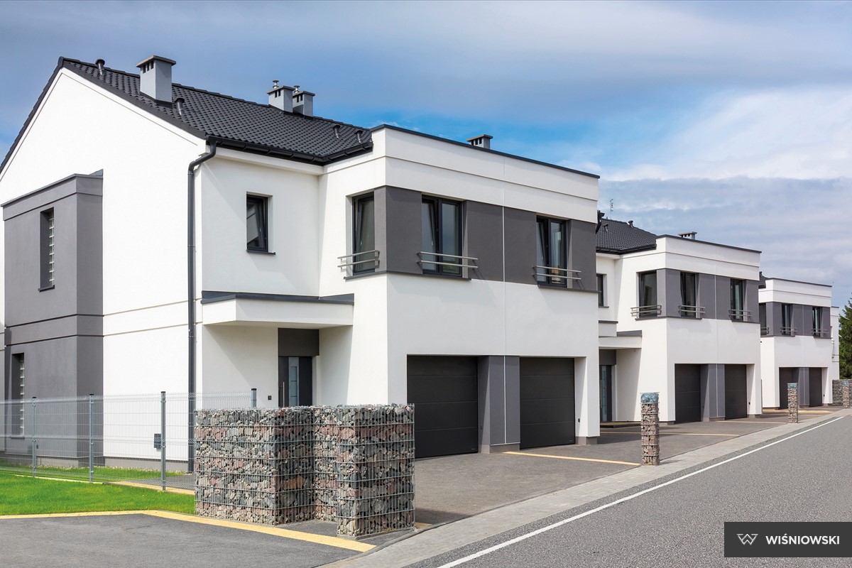 New estate of three detached houses
